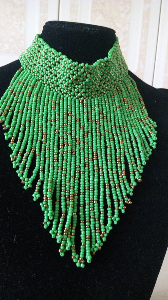 Green choker beaded necklace; Savannah